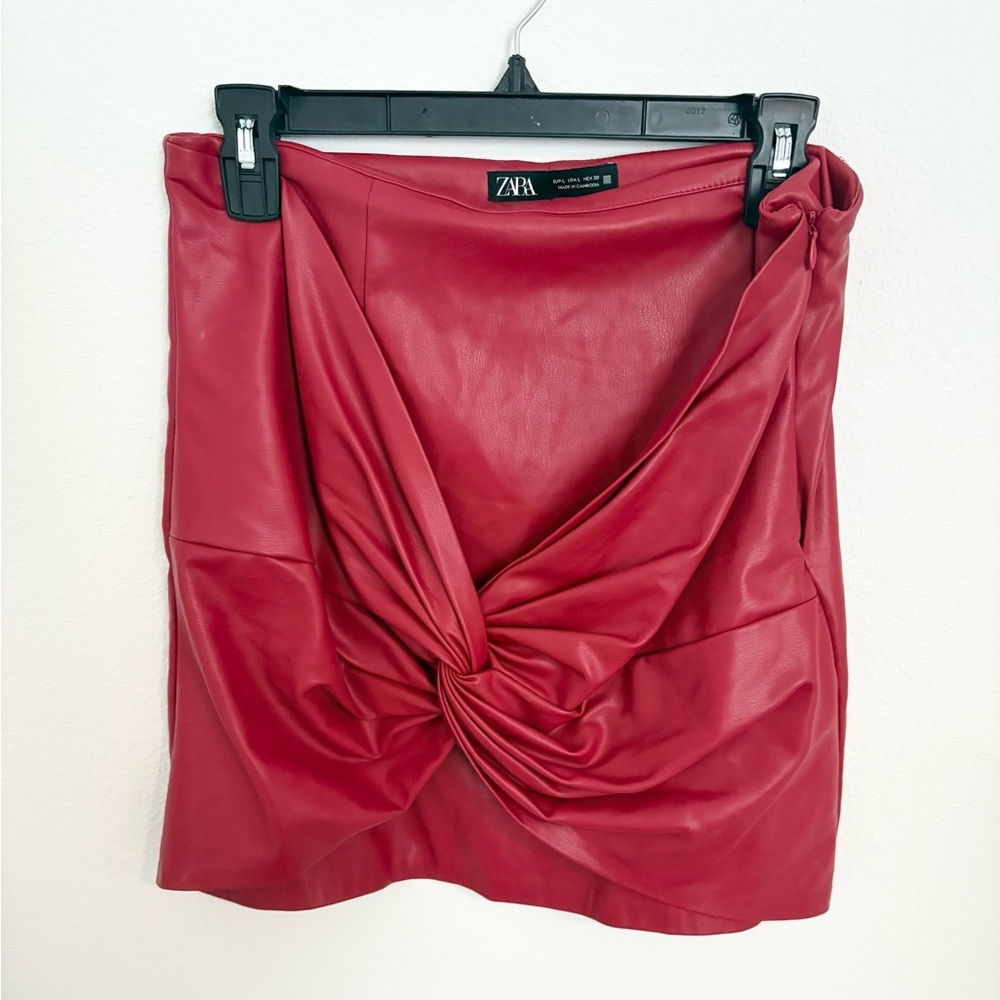 Zara Red Faux Leather Knot Front Mini Skirt - Picture 4 of 5